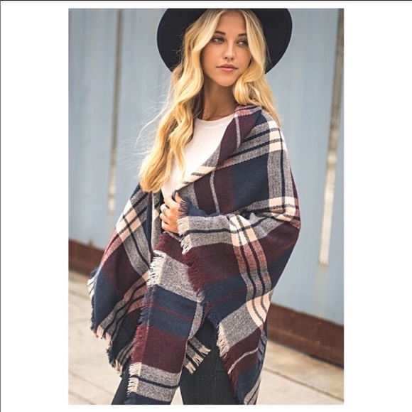 Beautiful wrap or scarf - Picture 2 of 3